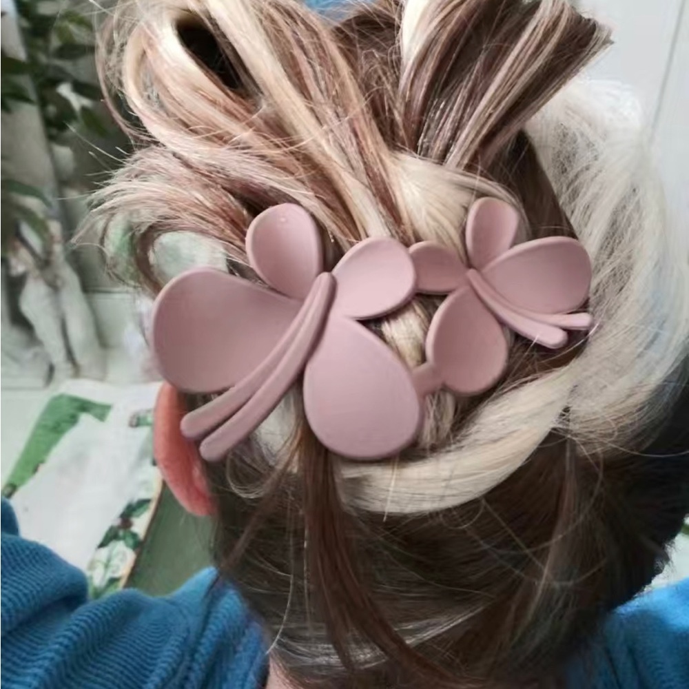 Frosted Butterfly Hair Clip Matte Lilac Color Boho Barrettes  Boutique NWT